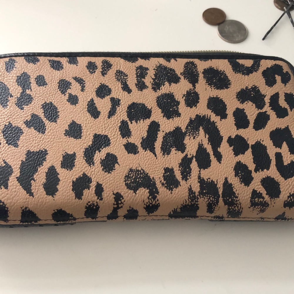 Betsy Johnson leopard clutch/wallet - Picture 6 of 8